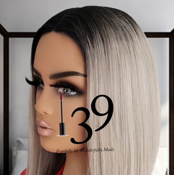 Sexy non lace grey bob with natural middle part - Picture 3 of 4